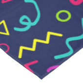 80年代レトロパーティーネオンメンフィス模様 テーブルクロス (アングル)