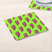 80年代/90年代ネオングリーン&ピンク稲妻ボルトパターン スクエアペーパーコースター (アングル)