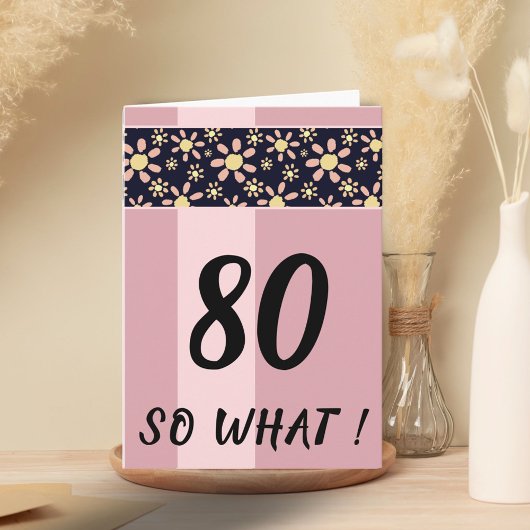 80歳だって、そんなの関係ない!面白いピンクの花柄の誕生日カード カード
