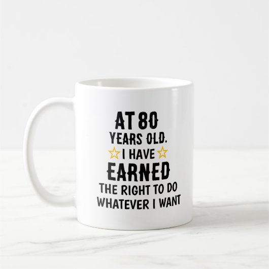 80歳で何をする権利を獲得した コーヒーマグカップ (左)