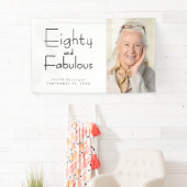 80歳の誕生日お祝い写真 エイティ アンド ファビュラス 横断幕 (インサイチュ)