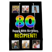 80歳の誕生日お祝い:虹色の「80」とカスタム写真と名前 ミディアムペーパーバッグ (裏面)