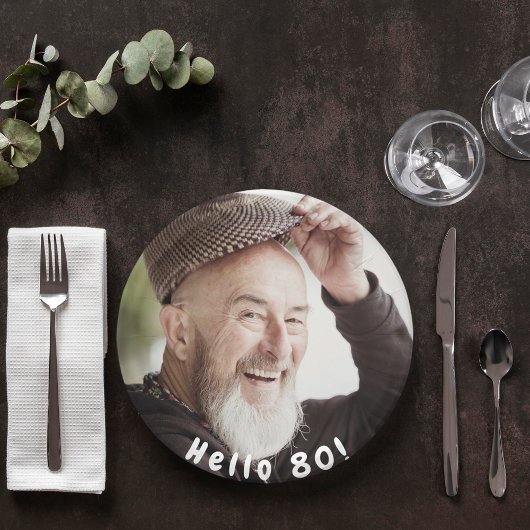 80歳の誕生日の写真こんにちは80人の男性 ペーパープレート