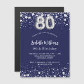 80歳の誕生日ネイビー・ブルー・シルバー・スターズ・ラグジュアリー マグネット招待状 (正面/裏面)