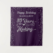 80歳の誕生日バックドロップ 紫 銀 コンフェッティ タペストリー (正面)