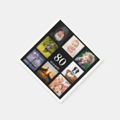 80歳の誕生日パーティーの写真コラージュの男たちブラック スタンダードカクテルナプキン (角)