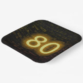 80歳の誕生日 ネオンサイン レンガの壁に設置 ペーパープレート (傾斜あり)