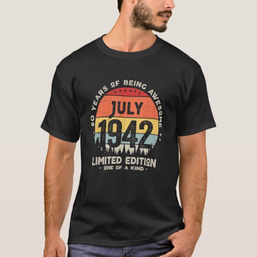 80歳1942年7月80誕生日3 Tシャツ (正面)