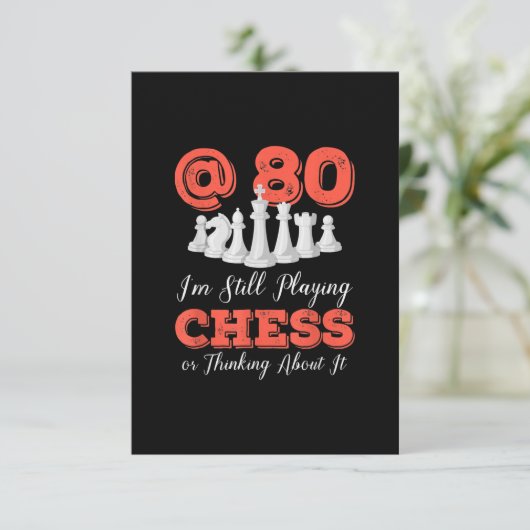 80番目のおもしろい誕生日の贈り物- 80歳のチェスの女王 出欠カード (スタンド正面)