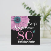 80番目のサプライズ誕生日かわいらしピンクデイジーR492 招待状 (スタンド正面)