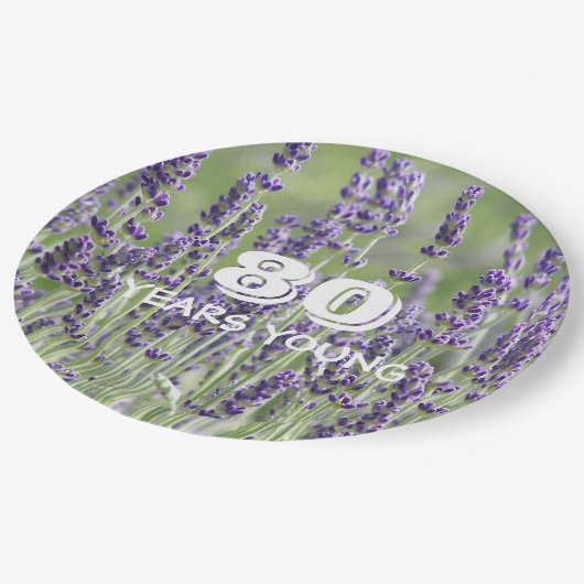 80番目の誕生日マイルストーンラベンダーフローラ ペーパープレート (アングル)
