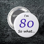 80誕生日おもしろい80だから何だ 缶バッジ<br><div class="desc">80誕生日おもしろい80歳だから誰か80歳の誕生日に何の引用文祝ボタンだ。それ来は引用文で私は80だから、何と、ユーモアの感覚を持つ人に最適である。</div>