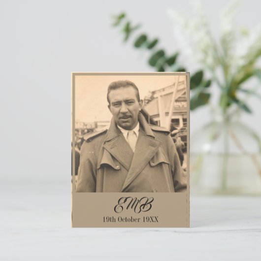 80誕生日エレガント男性モノグラム写真 インビテーションポストカード (スタンド正面)