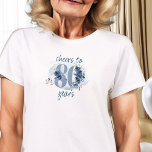 80誕生日応援~80年フローラ番号 Tシャツ<br><div class="desc">80歳の誕生日のtシャツ。80年の読応援か、好きなようにカスタマイズするために用語を編集することを歓迎する。デザインは80番飾目のバラの芽と花の開花と沿岸の青と砂の色合いの葉。水色フェミニンフローラ配エレガント置、絵を描(ばちゃばちゃ)跳ねるとブラシックによる微妙なデザイン。80誕生祝いに最適で、沿岸の雰囲気、ビーチハウス、湖畔や水辺の会場など。</div>