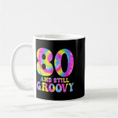 80 And Still Groovy Tie Dye 80th Birthday 80 Year コーヒーマグカップ (左)