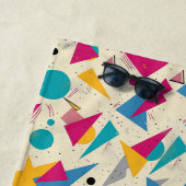 80s幾何学的パターン ビーチタオル (インサイチュ)