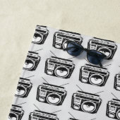 80s Boomboxの灰色パターン ビーチタオル (インサイチュ)