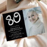 80thモダン誕生日パーティーの写真 招待状<br><div class="desc">トレンディー80th誕生日フォト招待状。デザインは、白い文字テンプレートを持つ黒い背景にあなたの選択の写真を備えシンプルて、簡単にカスタマイズす。80の数はおもしろいストロークタイポグラフィの与えこの招待状aモダン感じである。</div>