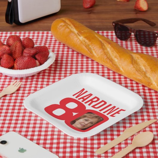 80th誕生日の明るい赤の白80カスタムの写真 ペーパープレート (ピクニック)