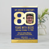 80th誕生日パーティーブルー金ゴールドフォイルフォトビール 箔招待状 (立ち正面)