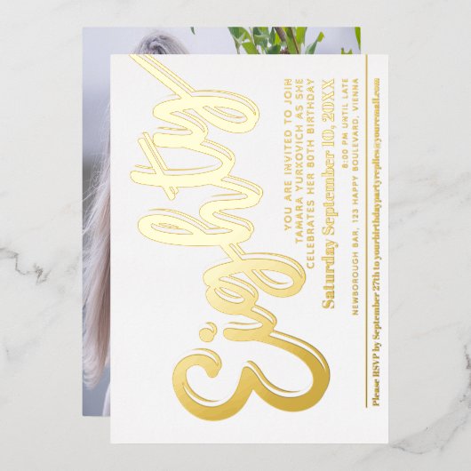 80th誕生日パーティーホワイトと金ゴールドスクリプト 箔招待状 (正面/裏面)