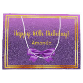 80th誕生日パープルピンクグリッター名 ラージペーパーバッグ (裏面)