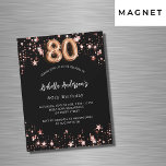 80th誕生日ブラックバラ金ゴールドスターズ豪華 マグネット招待状<br><div class="desc">クラシックの黒い背景飾、バラの金ゴールド星。名前とパーティー・詳細のパーソナライズおよび追加番号はバ書ロンスタイルスクリプト付き。</div>