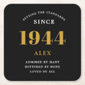 80th誕生日名1944ブラック金ゴールドシック スクエアペーパーコースター (正面)