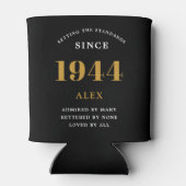 80th誕生日名1944ブラック金ゴールドシック 缶クーラー (裏面)