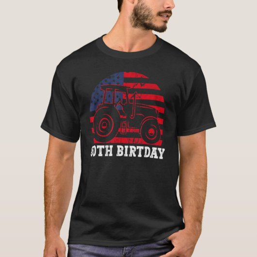 80th誕生日80年Usフラッグトラクタドライバ Tシャツ (正面)