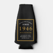 80th Birthday 1946 Name Elegant Chic Black Gold ボトルクーラー (正面)