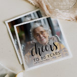 80th Birthday Partyフォトブラックスクリプト応援 スタンダードカクテルナプキン<br><div class="desc">このカスタム80歳の誕生日ナプキンには、写真集パーソナライズされた、名前、誕生日のゲストと、黒書字台本の「応援」という言葉がエレガントある。白い画面が救済文字ポップ・アートのだ。80歳素晴らしにな祝る人に向かう道！</div>