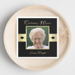80th Birthday Party Photo on Black紙 スタンダードカクテルナプキン<br><div class="desc">右の80歳の誕生日の供給は、誕生祝いに完璧なtouchを追加することができる。これらの写真80th誕生日パーティーのカクテル紙ナプキンは、あなたのパーティーを特別な特別なものにするために探している単なる供給であるかもしれない。このデザインは、金色のアクセントを持つ黒い背景を備えている。ナプキンはパーソナライズされたあなたの写真と80歳の誕生日の名祝前と一緒だ。これらのペーパーナプキン素晴らしは80歳の誕生日パーティーに加わる。Copyright henishoouseofpaper</div>