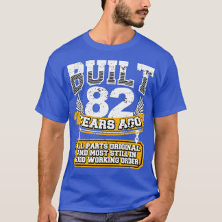 82おもしろい番目の誕生日シャツのヴィンテージ構築年82年 Tシャツ