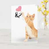 82歳の誕生日のタビー猫とハートバルーン カード (黄色い花)