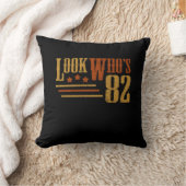 82歳の82歳の誕生日贈おもしろいり物を見る クッション (ブランケット)