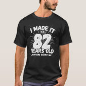 82歳皮肉ミームおもしろい82誕生日 Tシャツ (正面)