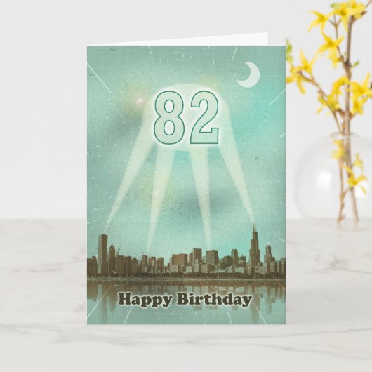 82番目の誕生日シティとスポットライト カード (黄色い花)