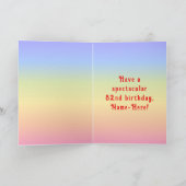 82番目の誕生日—おもしろいケーキとキャンドル、名前をカスタムする付き カード (内部)