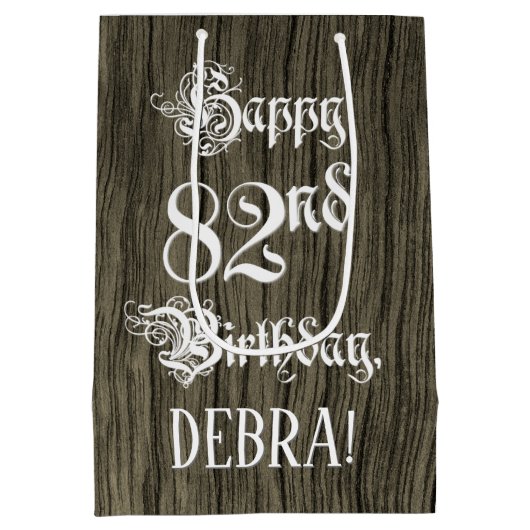 82番目の誕生日: ファンシー, フェイク Wood Look +名前をカスタムする ミディアムペーパーバッグ (裏面)