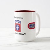 82D空輸の本部のマグ ツートーンマグカップ (正面右)