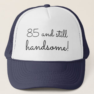 85およびまだハンサムなおもしろいの85th誕生日の引用文 キャップ