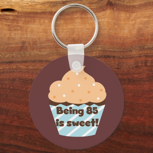 85歳は甘い誕生日Tシャツとプレゼント キーホルダー (正面)