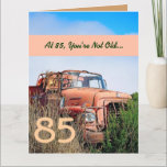 85番目おもしろいの誕生日ヴィンテージオレンジトラックV01 カード<br><div class="desc">85おもしろい番目の誕生日ヴィンテージOrange Truck V01このカードは、ヴィンテージトラックが現場に配置され、非常に特別な男にハッピーバースデーを願うおもしろい的な方法です。 すべての文字はカスタマイズ可能です。おもしろいと1種類のカードを使用できます。 他の誕生日カードを表示するには、目的の年を入力し、Zazleの検索ボックスに次のように入力するか、切り取って貼り付けます。 ジャクリナの誕生日</div>