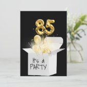 85誕生日の金ゴールドバルーンを白いボックスで表示 招待状 (スタンド正面)