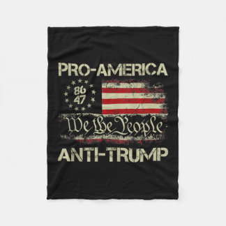 8647 私たちはアメリカを支持する アンチトランプ タンクトップ フリースブランケット