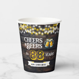 88歳のラスティックな誕生日を祝って乾杯! 紙コップ