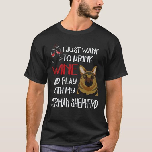8 私はワインを飲んでドイツ+牧羊犬と遊びたいだけ Tシャツ (正面)
