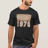 8 bit Computer A 400 Retro 1979 Nerd Geek Videogam Tシャツ (正面)