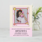 8th誕生日の招待レトロGroovyピンクフローラ 招待状 (スタンド正面)